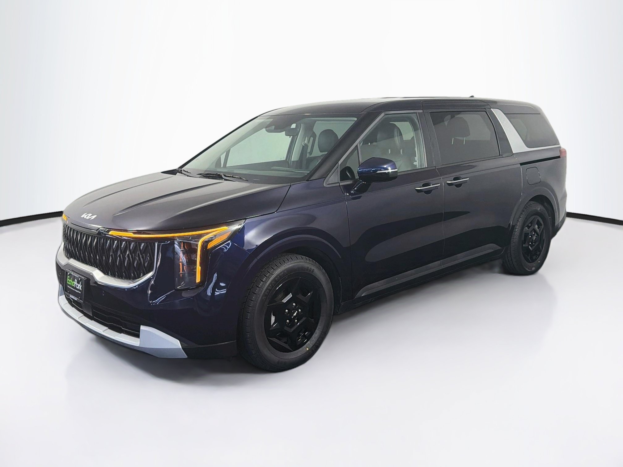 Used 2026 Kia Carnival FWD image 3