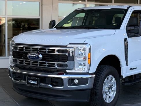 Used 2023 Ford F350 XLT image 3