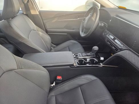 Used 2026 Toyota Camry XLE image 9