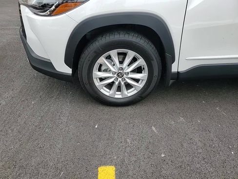 Used 2025 Toyota Corolla Cross LE image 7