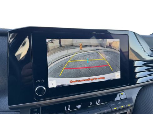 Used 2025 Toyota Camry SE image 13