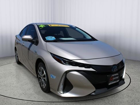 Used 2021 Toyota Prius Prime XLE FWD image 1