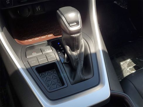 Used 2023 Toyota RAV4 Limited image 31