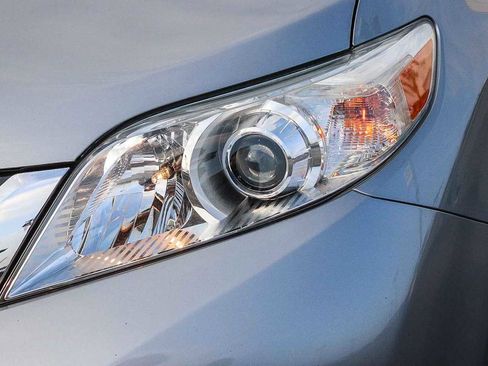 Used 2013 Toyota Sienna LE image 10