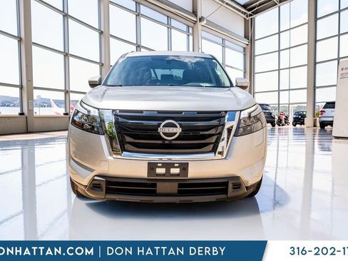 Used 2025 Nissan Pathfinder SV FWD image 25