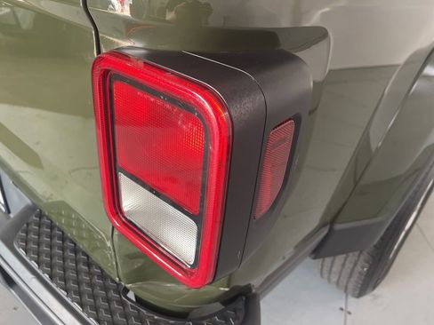 Used 2023 Jeep Gladiator Sport AWD/4WD image 43