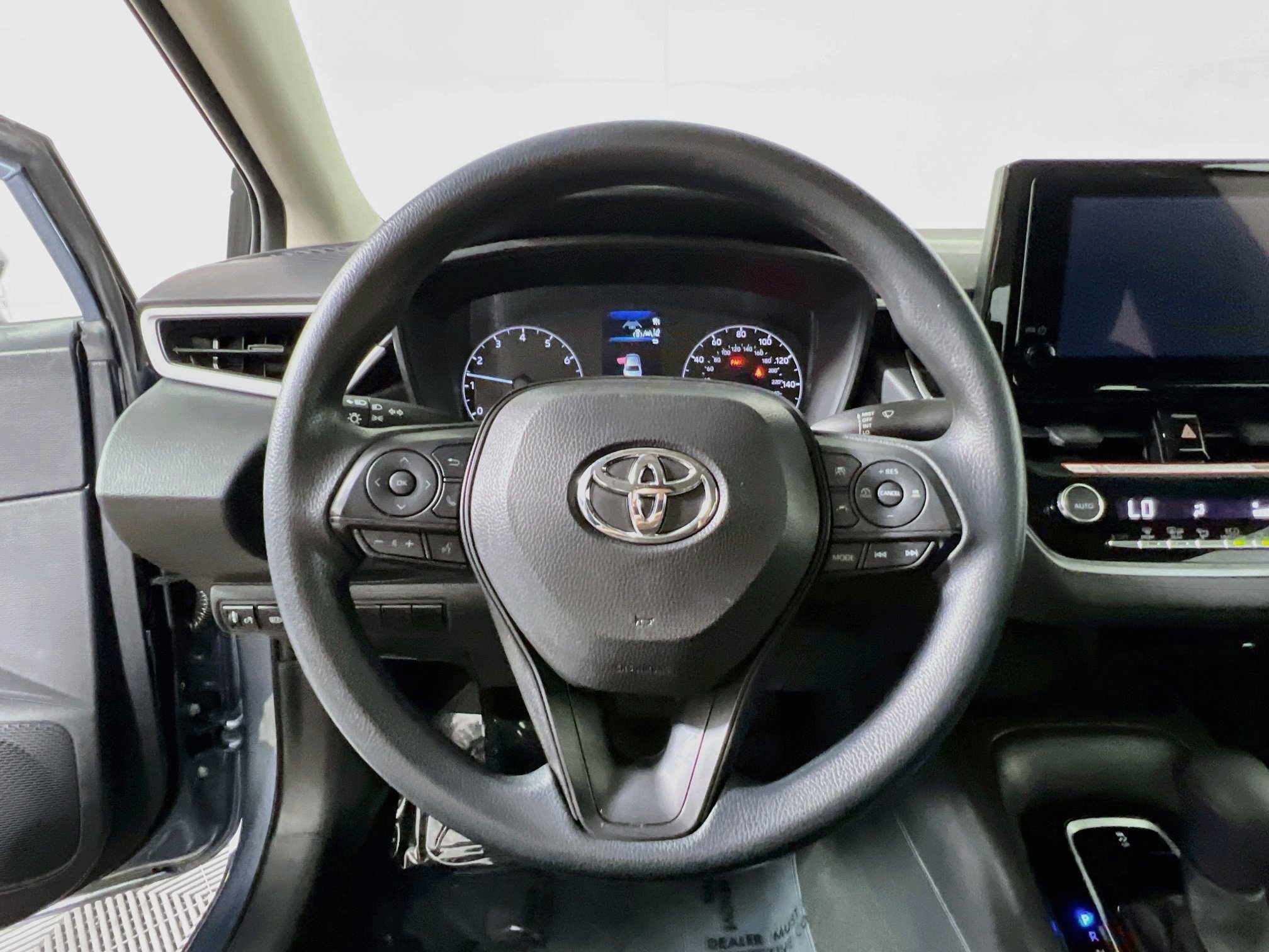 Used 2025 Toyota Corolla LE w/ Convenience Package FWD image 18