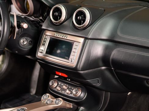 Used 2014 Ferrari California image 37