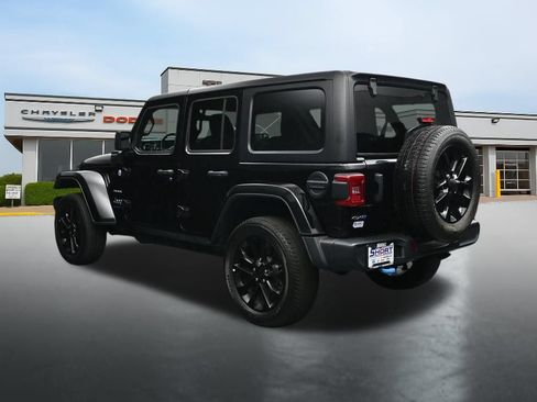 Used 2023 Jeep Wrangler Unlimited Sahara w/ Cold Weather Group AWD/4WD image 3