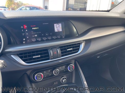 Used 2022 Alfa Romeo Stelvio Veloce image 18