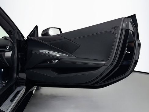 Used 2021 Chevrolet Corvette Stingray Coupe w/ Z51 Performance Package image 22