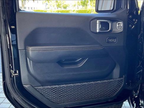 Used 2025 Jeep Wrangler Unlimited Sahara AWD/4WD image 2