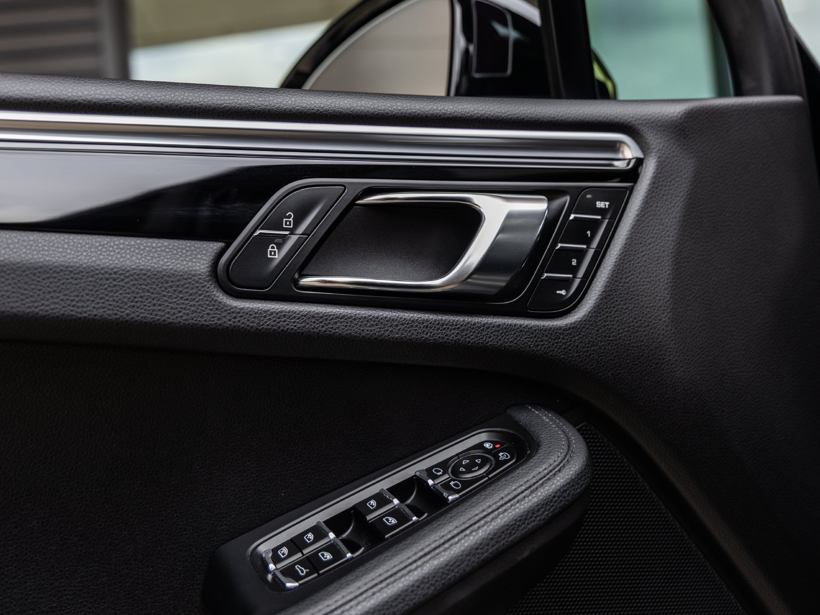 Certified 2019 Porsche Macan S AWD/4WD image 22