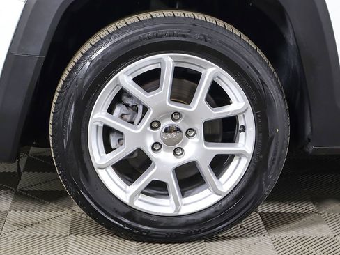 Used 2019 Jeep Renegade Latitude image 18