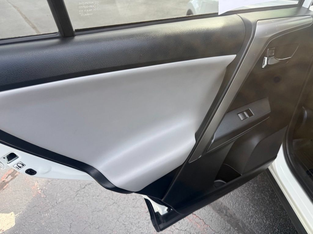 Certified 2018 Toyota RAV4 XLE AWD/4WD image 15