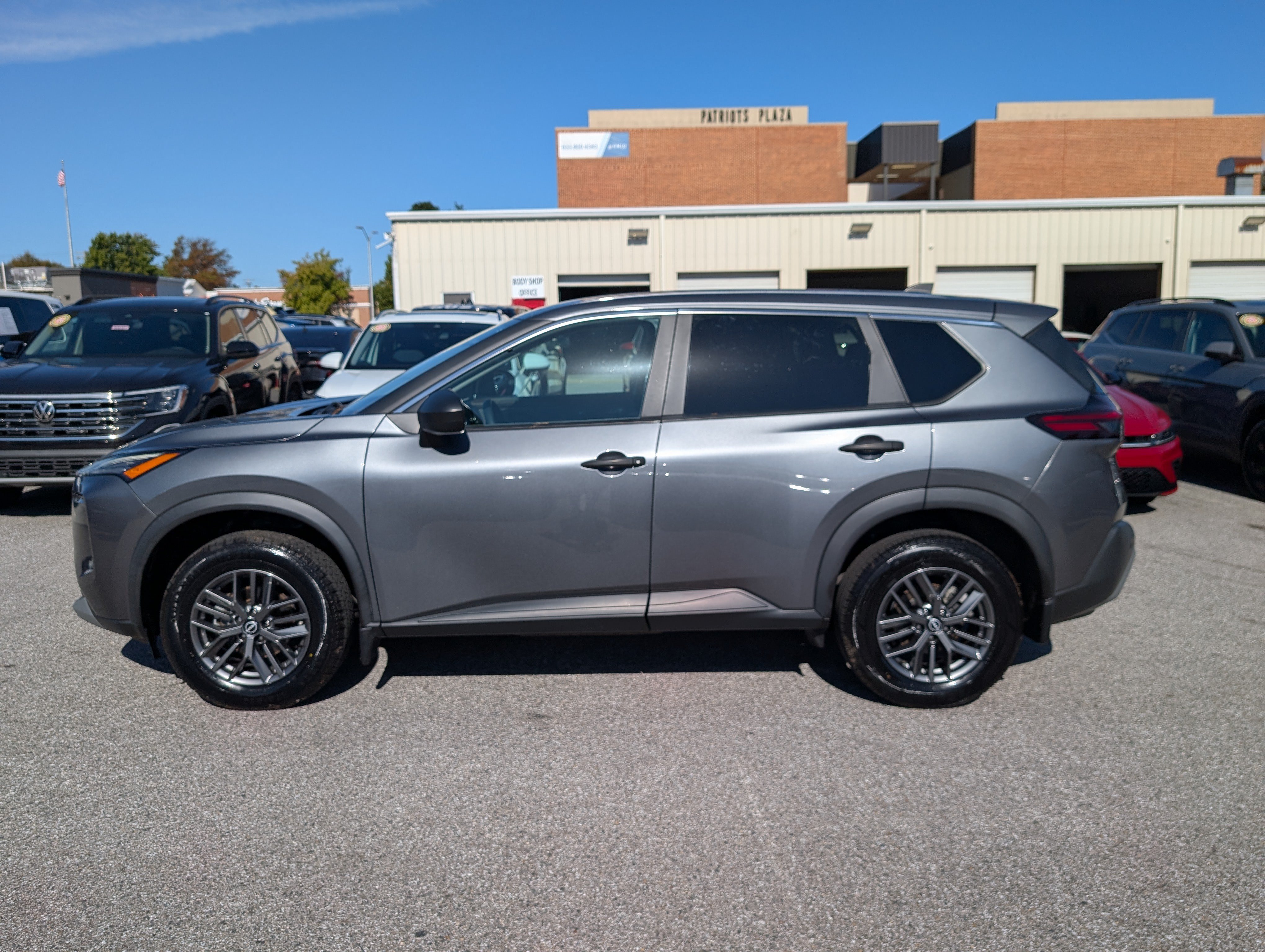 Used 2023 Nissan Rogue S FWD image 6