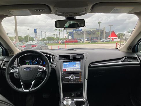 Used 2019 Ford Fusion Titanium image 18