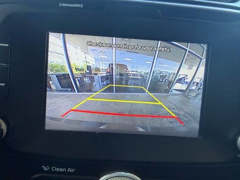 Used 2018 Kia Soul + FWD image 32