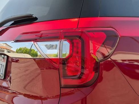 Used 2021 GMC Acadia Denali w/ Denali Technology Package AWD/4WD image 11