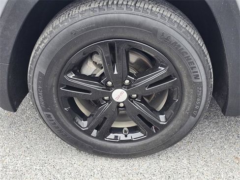 Used 2023 GMC Terrain SLE image 9