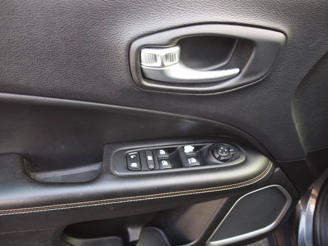 Used 2018 Jeep Compass Latitude w/ Popular Equipment Group FWD image 8