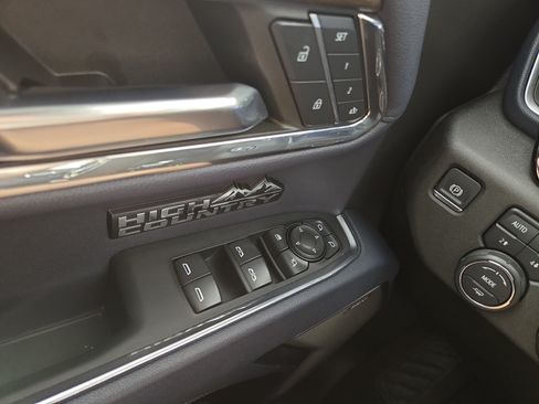 Used 2024 Chevrolet Silverado 1500 High Country w/ Technology Package AWD/4WD image 28