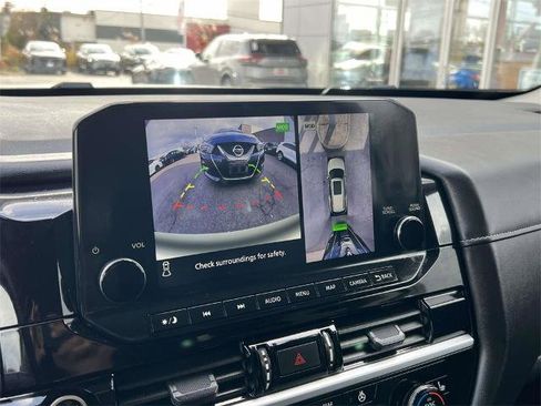 Certified 2024 Nissan Pathfinder SL image 16