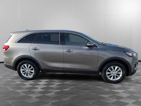 Used 2018 Kia Sorento L image 8