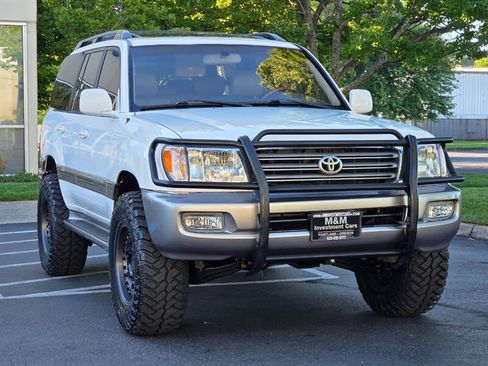 Used 2003 Toyota Land Cruiser w/ Convenience Pkg AWD/4WD image 2