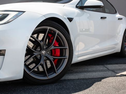 Used 2021 Tesla Model S Plaid image 36