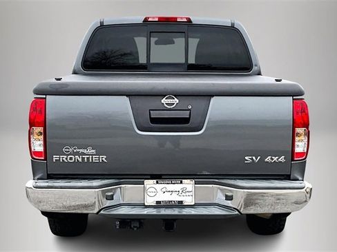 Used 2018 Nissan Frontier SV image 6