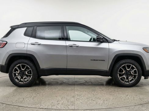 Used 2025 Jeep Compass Trailhawk image 11