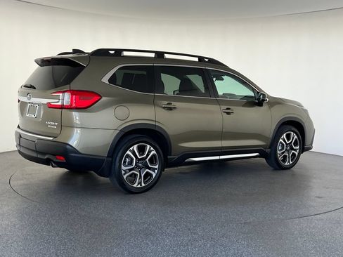 Used 2024 Subaru Ascent Limited w/ Technology Package AWD/4WD image 4
