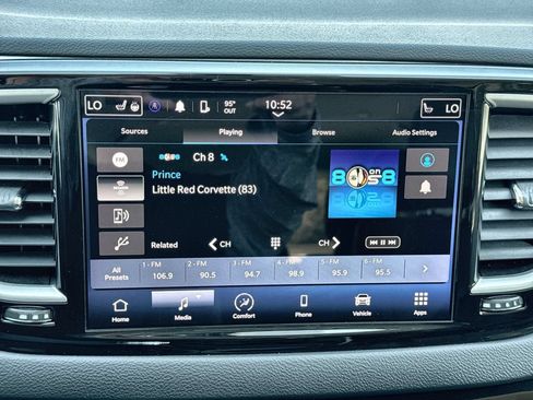 Used 2023 Chrysler Pacifica Touring-L FWD image 16