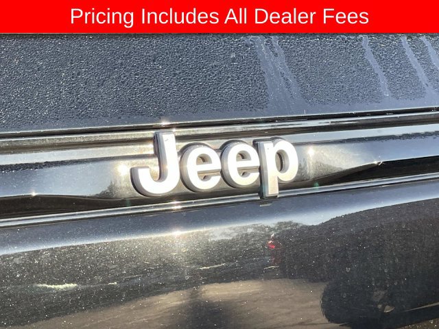 Used 2024 Jeep Grand Cherokee Laredo X w/ Luxury Tech Group I AWD/4WD image 8