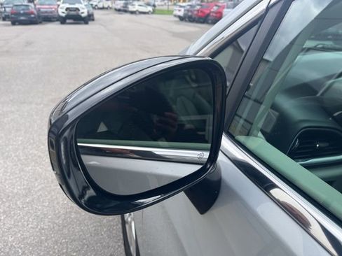 Used 2024 Chrysler Pacifica Touring-L image 15