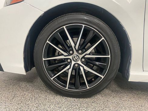 Used 2021 Toyota Camry SE image 18