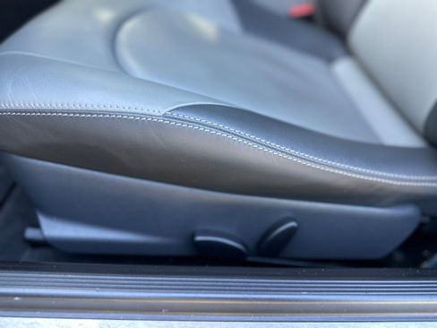 Used 2005 Chrysler Crossfire Limited image 30