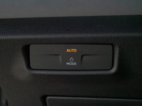 Certified 2025 Volkswagen Tiguan SE R-Line AWD/4WD image 27