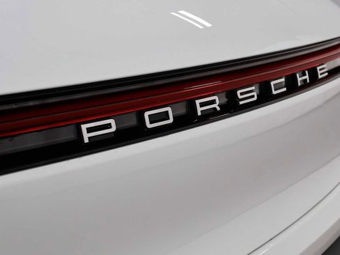 Used 2026 Porsche Macan AWD/4WD image 8