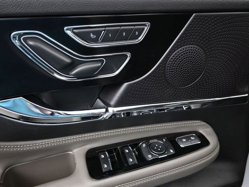 New 2025 Lincoln Corsair Reserve w/ Jet Appearance Package image 12