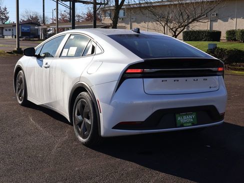 New 2026 Toyota Prius Plug-In Hybrid image 4