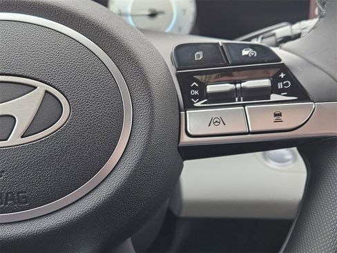 New 2025 Hyundai Elantra Limited image 29