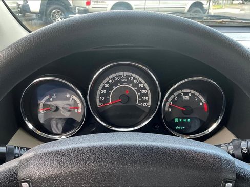 Used 2010 Dodge Caliber Mainstreet FWD image 13