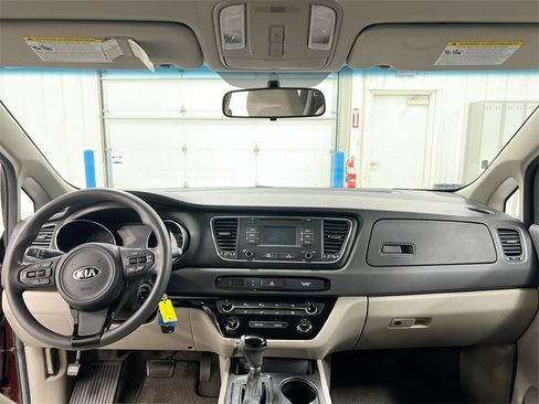 Used 2016 Kia Sedona LX image 10