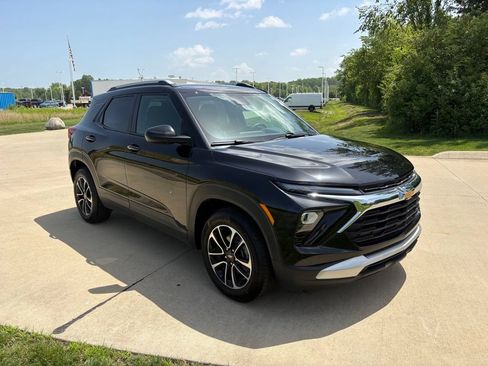 Used 2024 Chevrolet TrailBlazer LT w/ LT Cold Weather Package FWD image 11