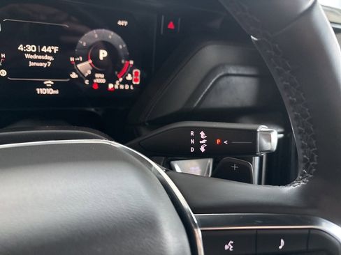 Used 2025 GMC Yukon Denali w/ Sun & Power Step Package image 15