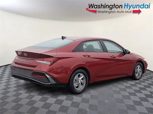Certified 2025 Hyundai Elantra SE image 6
