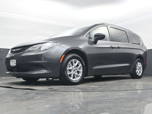 Used 2021 Chrysler Voyager Lxi image 29
