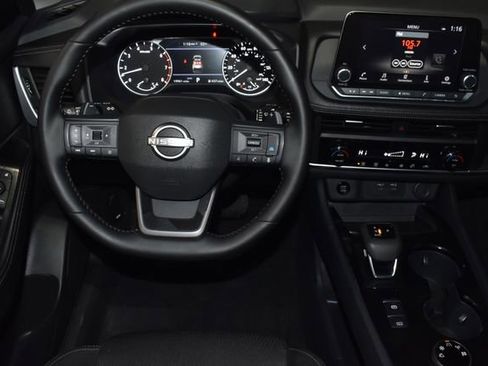 Used 2025 Nissan Rogue SV image 13